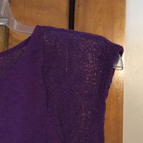 GAP Lace Sleeve Purple Top.              C009 - Picture 1 of 5